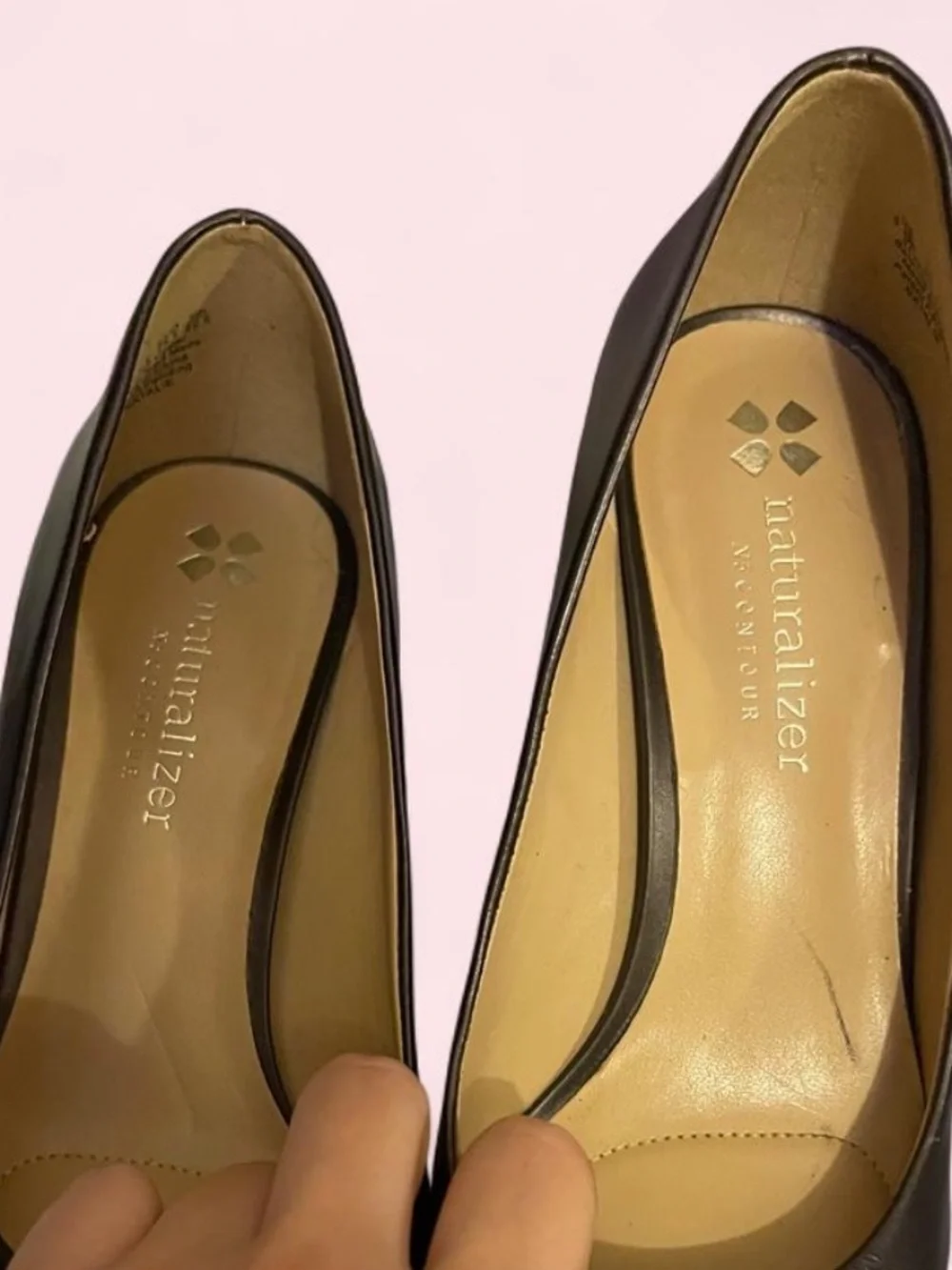 Naturalizer Women's Brown leather pointed-Toe Pumps gold accent heels size 6 1/2
